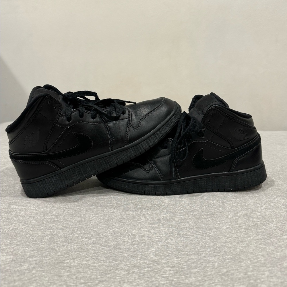 All black Air Jordan 1 6.5Y